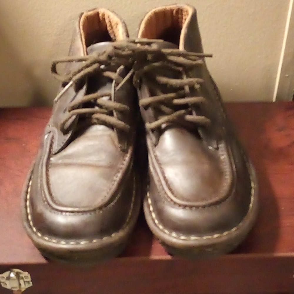 Air Walk Leather Shoes - Size 9